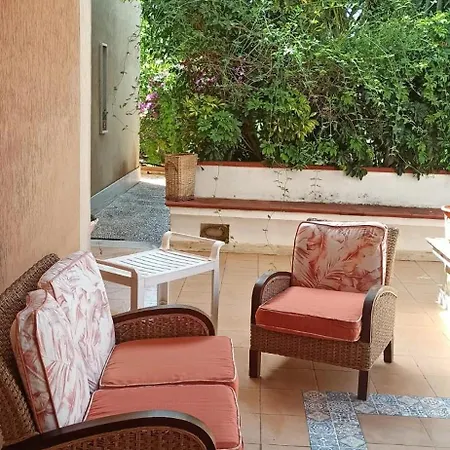 Charming House In With Private Garden Dom wakacyjny