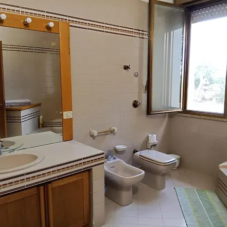 Charming House In With Private Garden بيت للعطل مارسالا