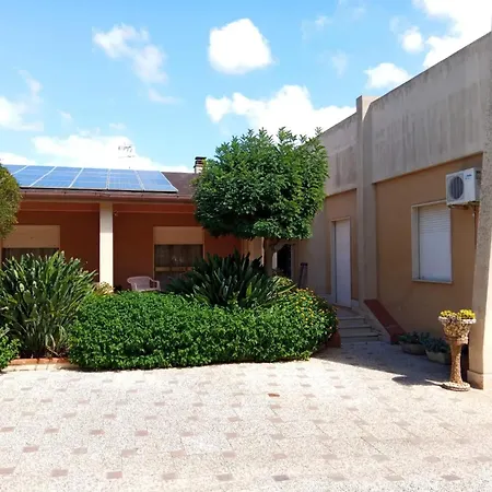 Charming House In With Private Garden *