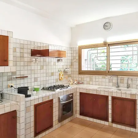 Charming House In With Private Garden Dom wakacyjny