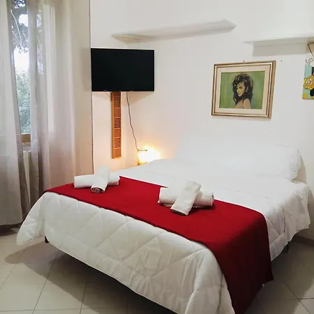 Charming House In With Private Garden *