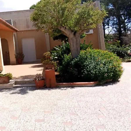 Charming House In With Private Garden *